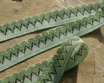 wide bristle green, light green, border, lace, crochet tip, ornamental bristle, native, navajo, boho, hippie, 70s / 80s