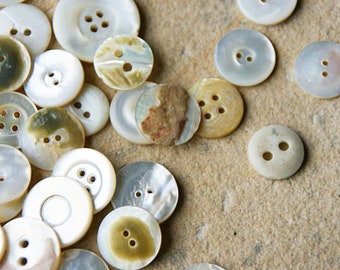Vintage buttons in mother-of-pearl, button collection antique, white buttons glossy, 15 mm - 22 mm, mixed lot buttons