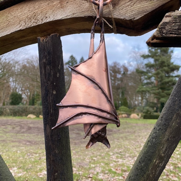 Hängende Fledermaus aus Kupfer