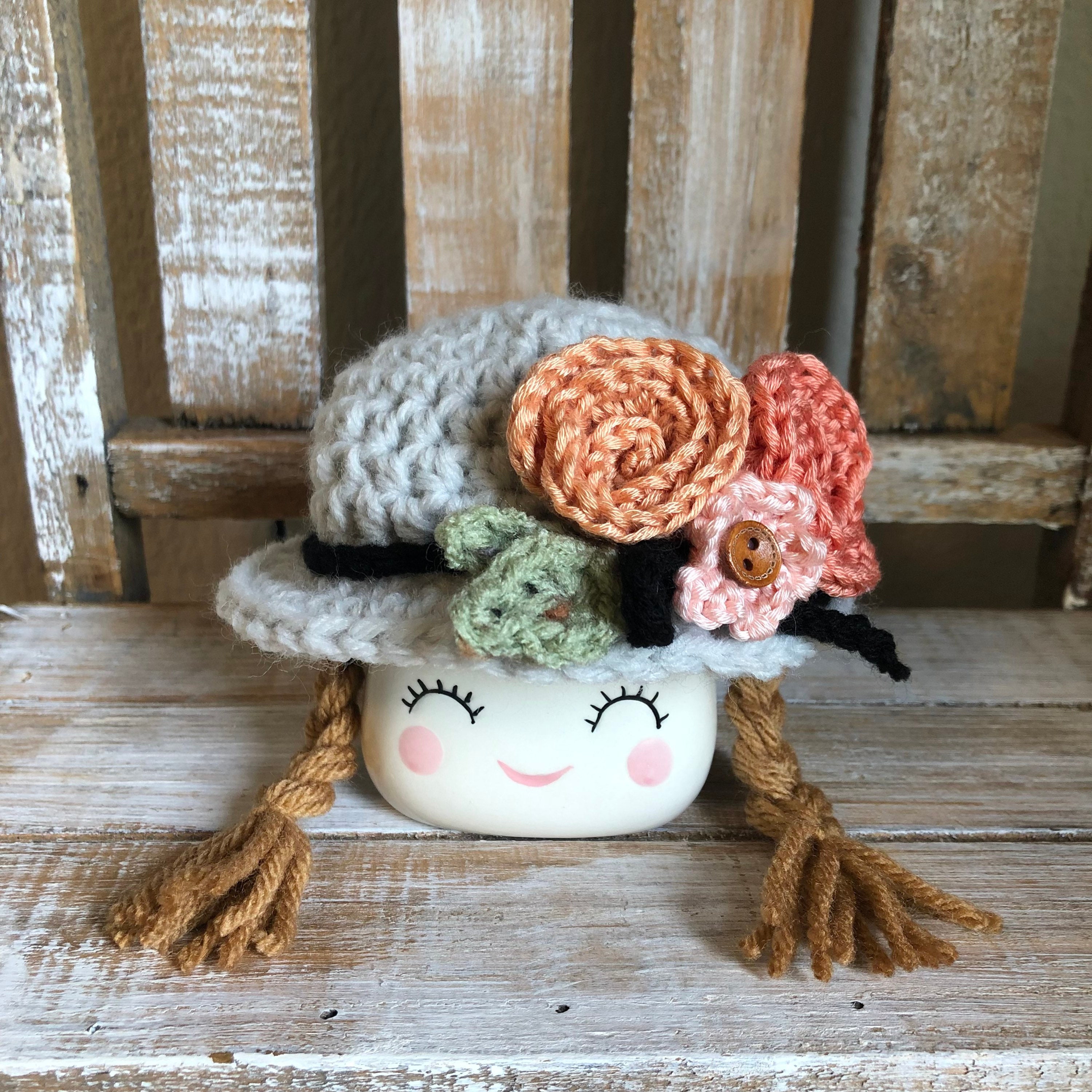 Marshmallow mug hat: Romantic flower hat