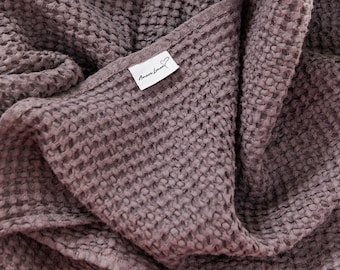 Linen waffle blanket in Dusty Lavender. Bed throw in Lilac. Linen blanket.