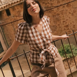 Top avvolgente in lino ELISA con cintura. Camicetta in lino per donna.