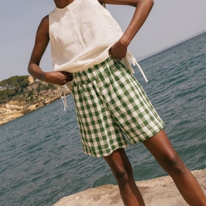 Pantaloncini di lino MIA. Pantaloncini di lino a quadretti
