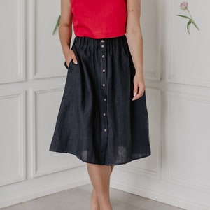 Linen skirt with buttons DAISY. Linen skirt with pockets