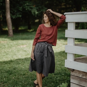 BERGEN mid-length linen skirt. Linen skirt with pockets