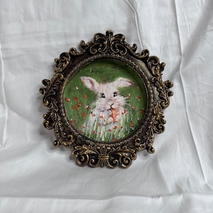 Pintura al óleo pequeña / Pintura vintage de conejito / Marco barroco ornamentado / Pequeño ambiente antiguo / Conejito de granja / Regalo para amantes de los conejos / Arte mural campestre
