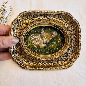 Dipinto a olio di un piccolo cervo: arte murale con cornice in stile vintage