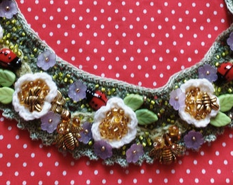 Collar, dije para el cuello, vuelo de abejas, flores, recolección de miel