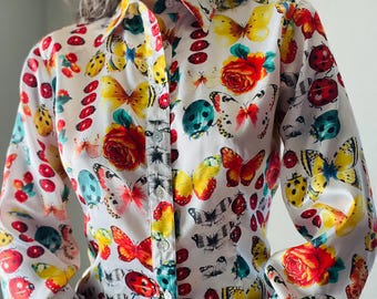 Blusa vintage de los 90 con estampado de mariposas e insectos