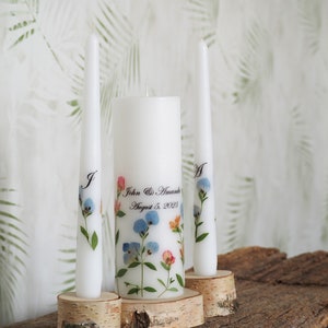 Ensemble de bougies Unity personnalisées avec de vraies fleurs séchées, des bougies de cérémonie de mariage d'été et des supports with birch holders