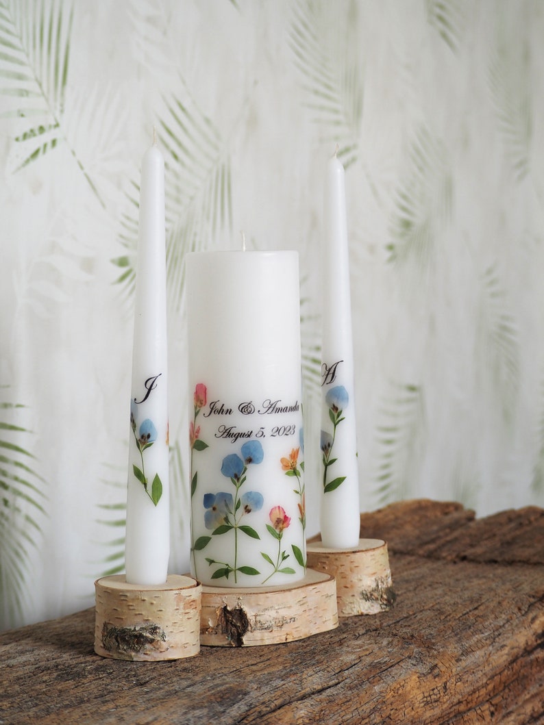 Ensemble de bougies Unity personnalisées avec de vraies fleurs séchées, des bougies de cérémonie de mariage d'été et des supports with birch holders