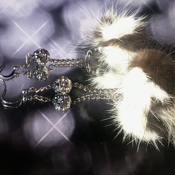 Earring in genuine recycled fur, black and white, pearls, chain