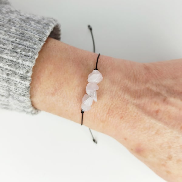 Bracelet fil avec quartz rose irrégulier, bijoux en pierre naturelle, cadeau unique fait main pour eux, la pierre de l'amour éternel.