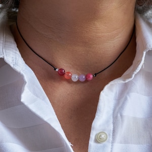 Lesbische trotsketting, natuurlijke agaatsieraden, LGBTQ+ ketting, juweel voor de lesbische gemeenschap, cadeau voor haar, sieraden voor lesbiennes.