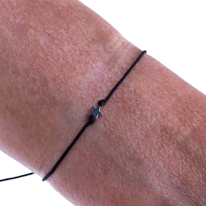 Kleine zilveren sterarmband | Verstelbaar koord | Hematiet Star Wish.
