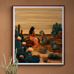 Waar wildheid en sereniteit elkaar ontmoeten - Mexicaanse Latijns-Amerikaanse vrouw met luipaard, door de natuur geïnspireerde decoratie voor aan de muur, blozende woestijnlandschapskunst | Cactus agave kunst