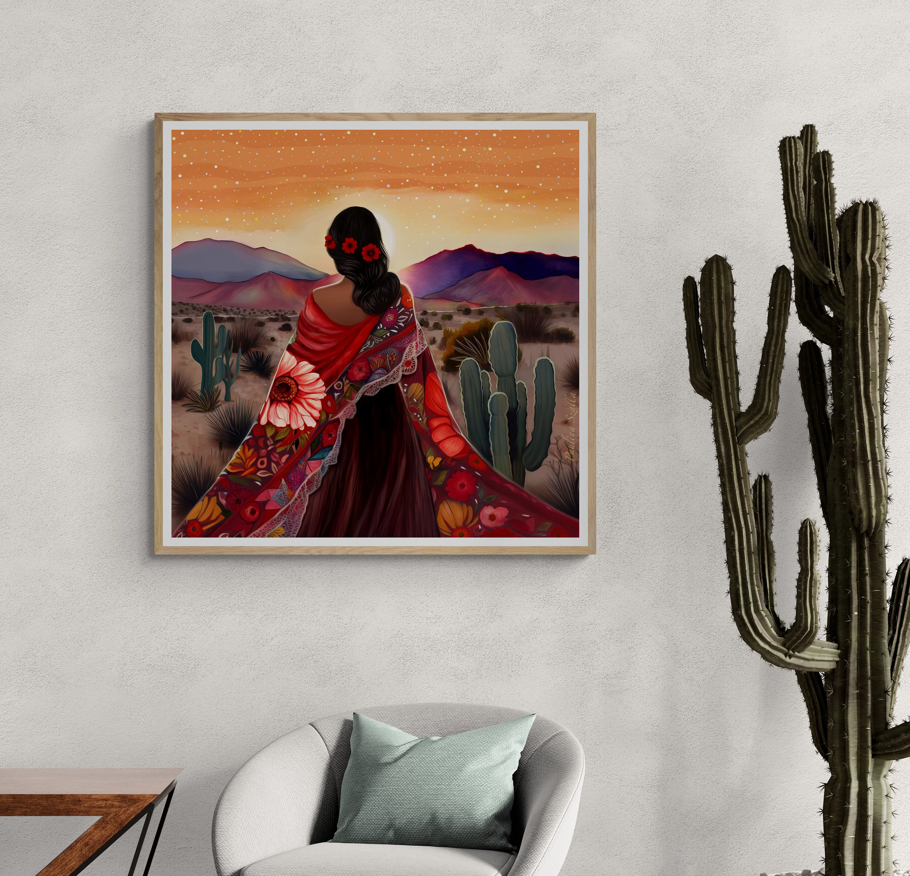 Ruhiger Geist – lateinamerikanische Frau aus Mexiko mit Blumen-Schal, von der Natur inspirierte Wüstenkaktus-Blumen, errötende Wüstenlandschaft, Heimdekoration, Wandkunst, Folk