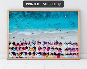 Impression aérienne de plage de parapluies, photographie de plage IMPRIMÉE + EXPÉDIÉE, art mural côtier envoyé par la poste, affiche de plage aérienne premium, art mural de plage.