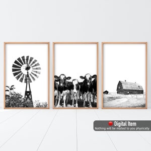 Könnte beinhalten: Ein Set aus drei Schwarzweiß-Druckvorlagen für Wandbilder mit einer Windmühle, einer Kuhherde und einem Scheunen. Die Drucke sind in einem hellen Holzrahmen gerahmt.