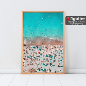 Strandluftbild, Strandschirmchen Poster, Strandbild, Türkisfarbenes Meer, Strandwandkunst, Luftbild Strandfoto, Strandfotografie, Küstenkunst