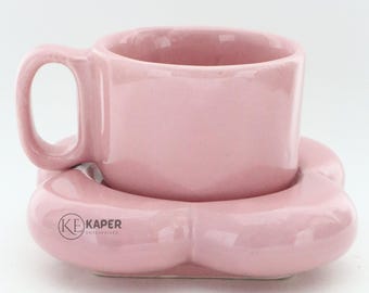 Tasse en céramique avec soucoupe fleurie KAPER | Ensemble rose de tasses à café et à thé à offrir