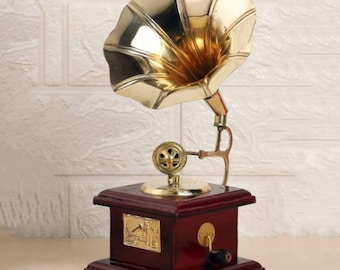 Gramophone vintage fabriqué à la main, sculpture de phonographe en laiton antique