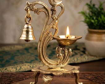 Cloche décorative artisanale en laiton paon | Lampe à huile spirituelle pour prière de Diwali, puja et pièce maîtresse de décoration élégante