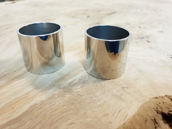 Luxus Eierbecher - Edelstahl - Modernes, schlankes Design - Werden als einzelne Becher verkauft