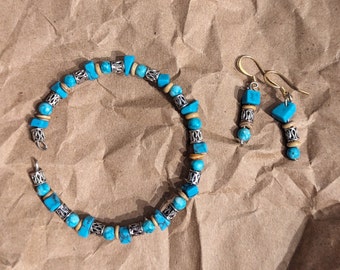 Pendientes y pulsera con cuentas de color verde azulado hechos a mano