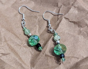 Pendientes colgantes con cuentas verdes