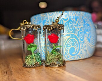 Pendientes de rosa encerrados