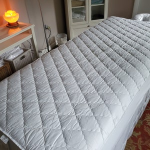 2 in 1 Quilted. Waterproof Massage Table Cover, Cover for massage table, waterproof cover, wipeable cover, table cover
