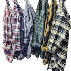 MYSTERY FLANNEL *** Unisex Flannel, Button Down Flannel Shirt, Cozy Plaid Flannel, Oversized Flannel Shirt, Men&#39;s M Aesthetic Trendy Flannel