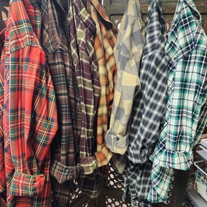 MYSTERY FLANNEL *** Unisex Flannel, Button Down Flannel Shirt, Cozy Plaid Flannel,Oversized Flannel Shirt, Men&#39;s  L. Trendy Flannel