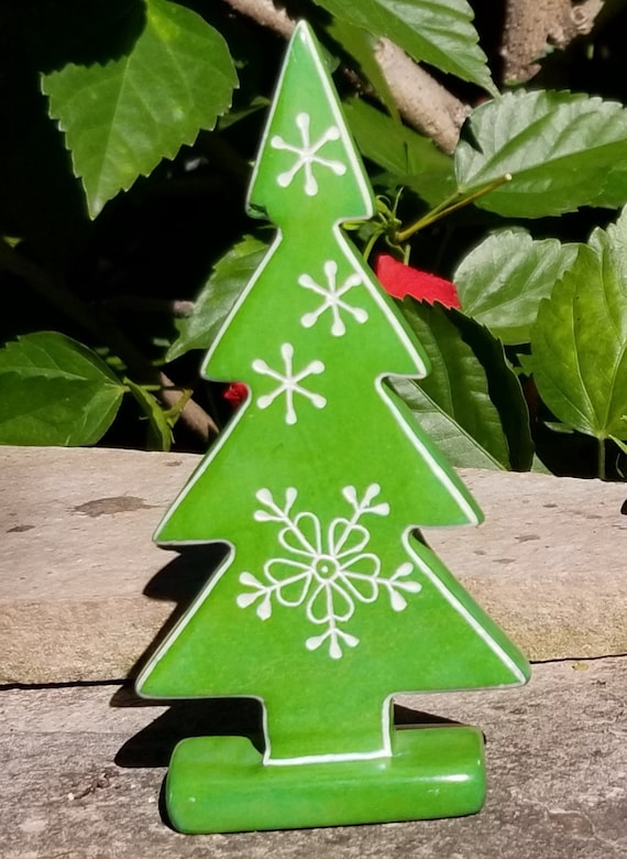 Hand carved and painted Soapstone Christmas Star decoration Green 