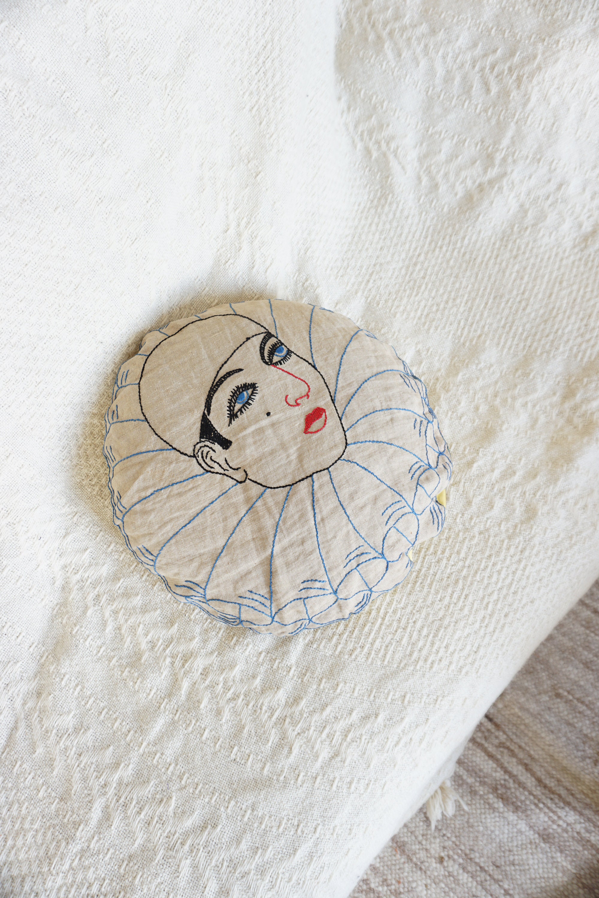 Coussin Pierrot Brodé Main Vintage