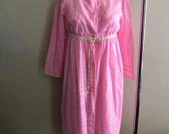 Cute vintage pink 60s/70s Robeville/Davina night gown and robe set size small-medium