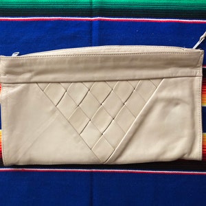 Cartera de mano vintage Tano de piel tejida en color beige y tostado con doble cremallera y dos compartimentos