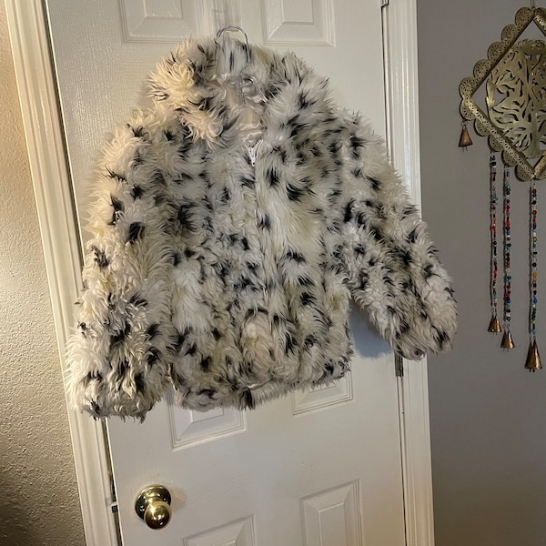 Vintage cropped faux fur leopard print boho jacket by Fabulous Furs women’s small