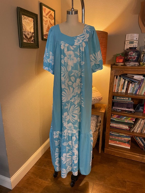 Vintage handmade Hawaiian floral muumuu blue and … - image 1