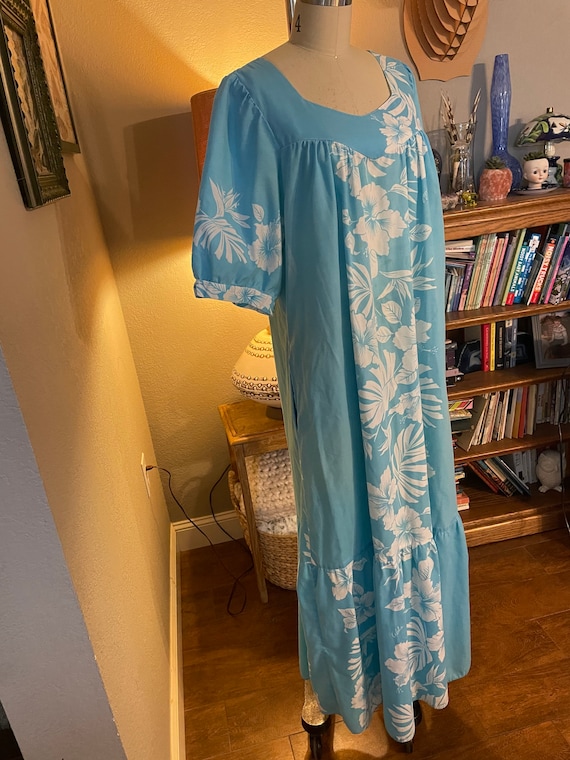 Vintage handmade Hawaiian floral muumuu blue and … - image 2