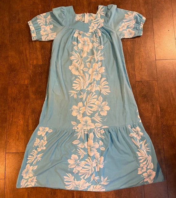 Vintage handmade Hawaiian floral muumuu blue and … - image 3