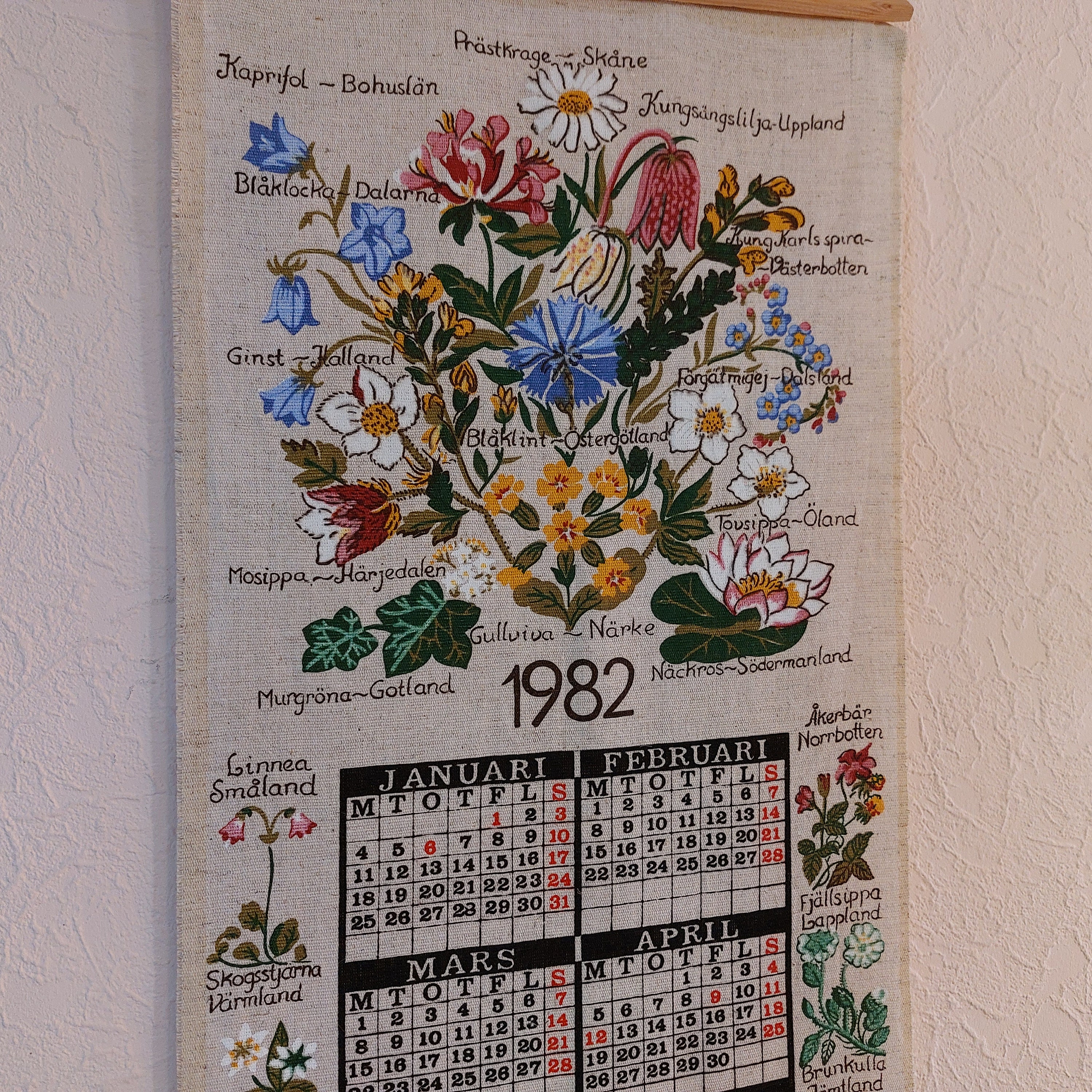 Collectible 1982 Year Calendar, Vintage Sweden Almedahls