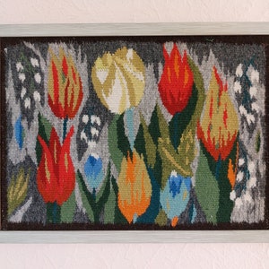 60- 70 Handwoven natural wool wall hanging, floral wool art , Swedish vintage tapestry , Scandinavian design (M8)