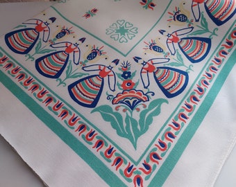 花のモチーフがプリントされたヴィンテージのテーブルクロス