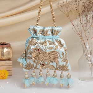 Bolso de mano Potli azul claro con bordado Zardozi, ideal para fiestas nocturnas y bodas.