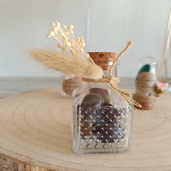 Gastgeschenk Vintage Glasfläschchen getrocknete Olivenblüten in Schokolade