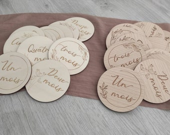 Wooden pregnancy milestone card / Round wooden birth with flowers