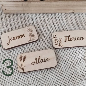 Étiquette marque place en bois pour mariage bapteme avec feuilles et fleurs theme champetre