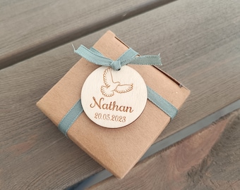 Personalized kraft paper favor box with wooden tag and ribbon